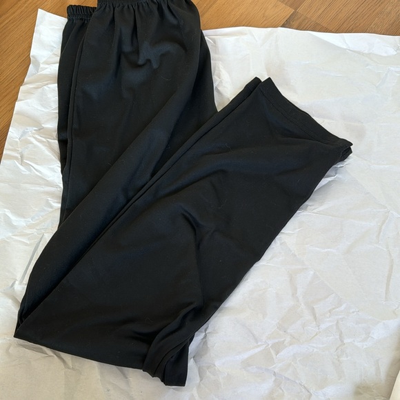 Size small leggings and top set - Picture 3 of 6